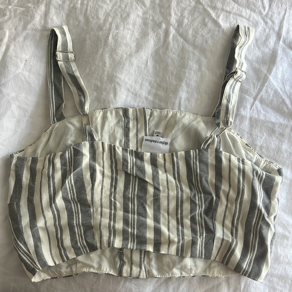 Cropped button up top - Picture 2 of 2